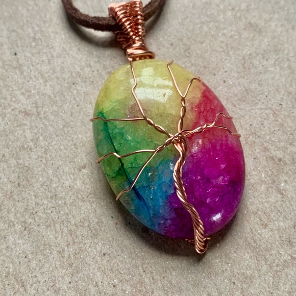 ๐ Handcrafted Rainbow Solar Quartz Pendant in Copper - Tree of Life Motif ๐ณ - Picture 8 of 10